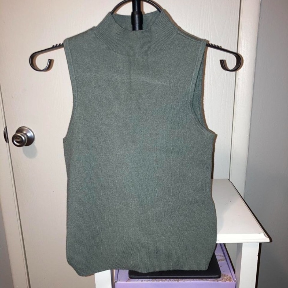 Nine West Greenish-Gray Sleeveless Turtleneck Sweater